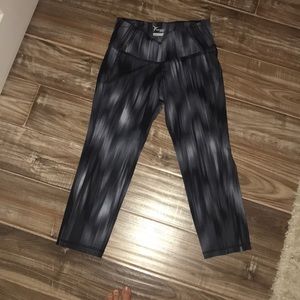 Patterned workout leggings